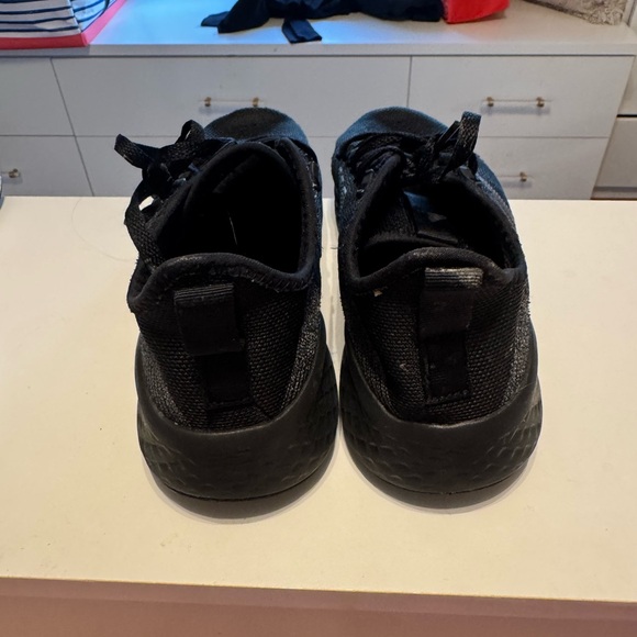 This is an Adidas Fluidflow 2.0 running shoe in a "Core Black" colorway - Picture 3 of 6